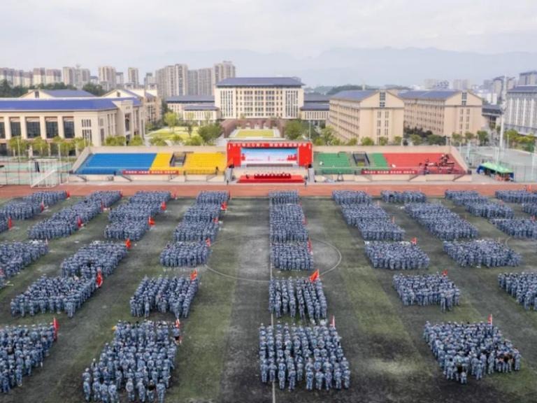 军魂入骨，国魂入心！湖北恩施学院2023级新生军训正式开启！