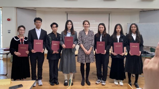 英国剑桥大学深度研学之旅Day12：恩施学子获殊荣，共庆美食盛宴