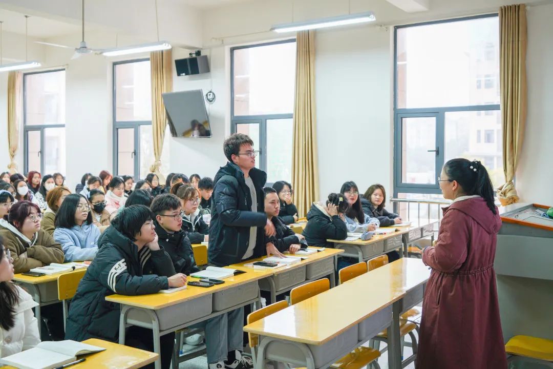 @恩施学院人：在勤奋和细致中，点亮新学期！